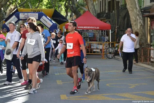 046 3a marcha solidaria a favor del cee raquel paya salida de caminantes