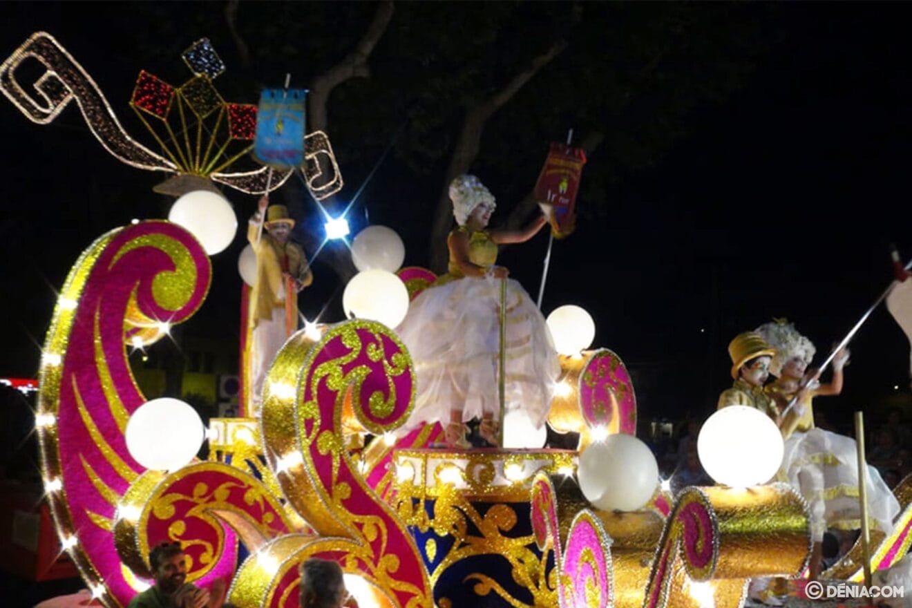 Carrozas Dénia 2015 - Primer premio comparsa Port Rotes