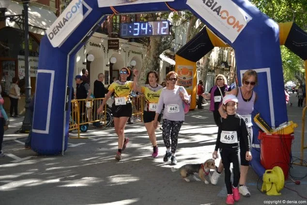 261 3a marcha solidaria a favor del cee raquel paya llegada a meta