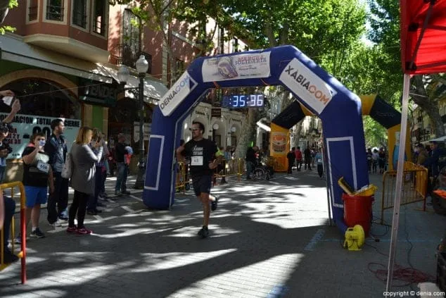 276 3a marcha solidaria a favor del cee raquel paya llegada a meta