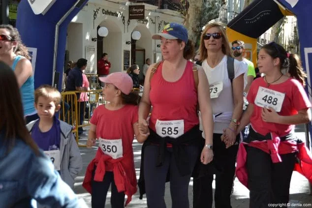 300 3a marcha solidaria a favor del cee raquel paya llegada a meta
