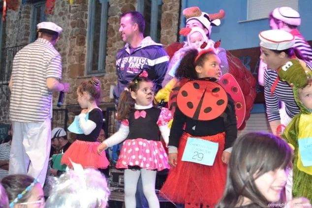 31e Denia kindercarnaval 2016 parade van deelnemers