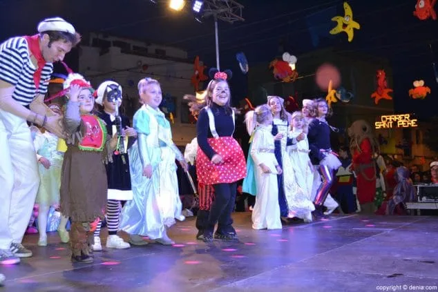 33e Denia kindercarnaval 2016 parade van deelnemers
