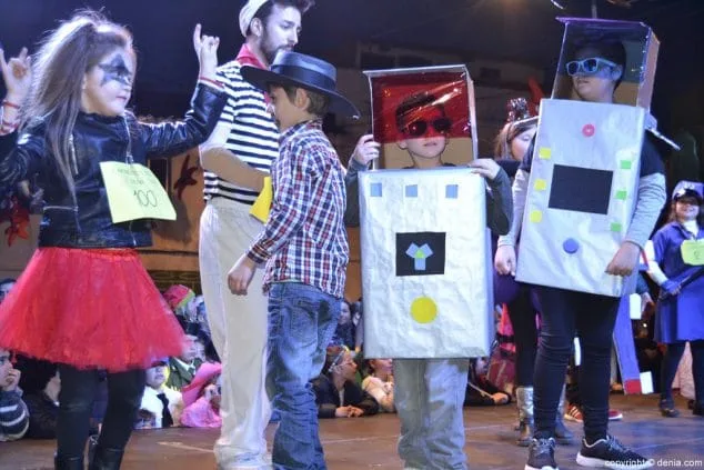 35e Denia kindercarnaval 2016 parade van deelnemers