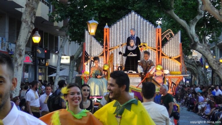Carrozas Dénia 2015 - Comparsa Falla Diana