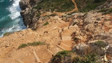 acceso a la Cova Tallada