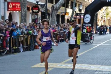 Adri cediendo el triunfo a Kiket Roselló