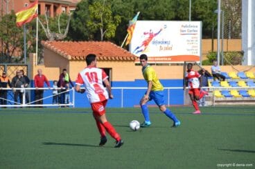 Alberto controlando el balón