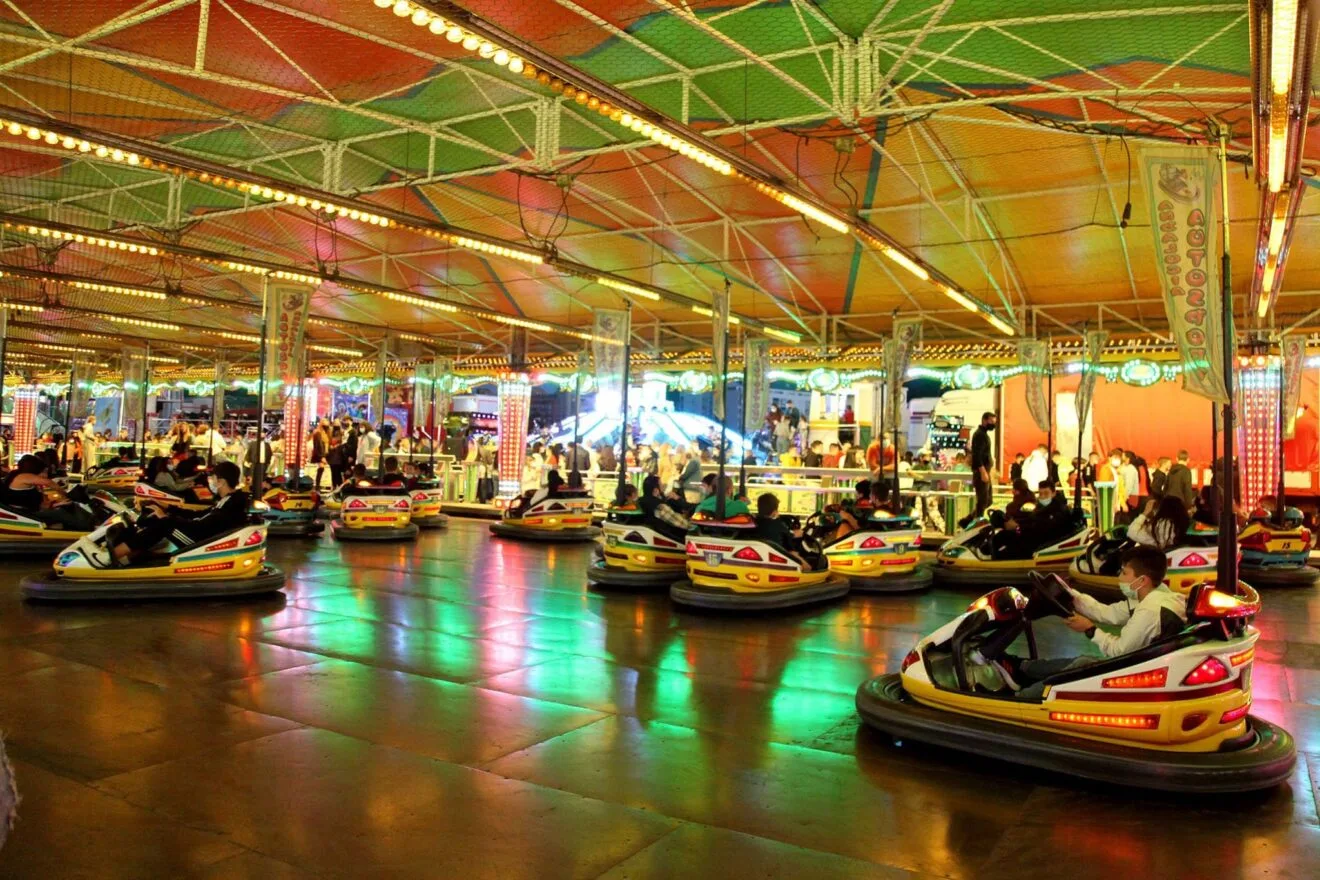 Coches de choque en la feria de Dénia