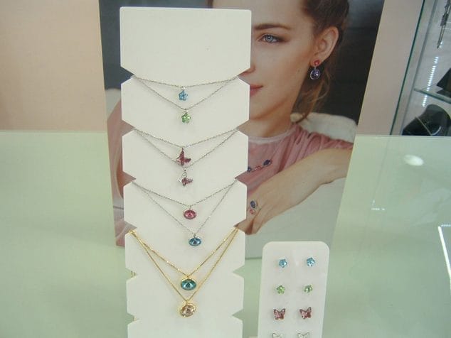 colgantes y pendientes