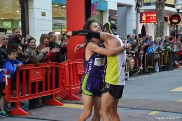Emotivo abrazo entre Roselló y Hadri