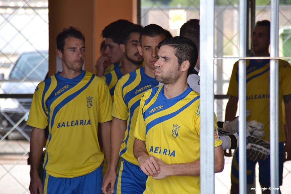 Jugadors deniers al túnel de vestidors