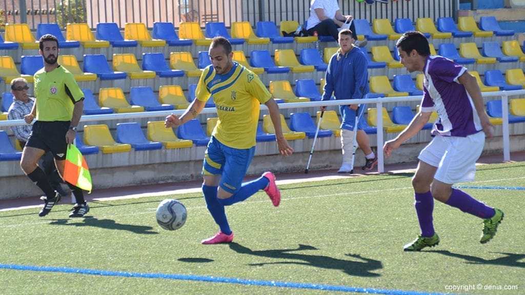 Panucci intentando driblar a un defensa