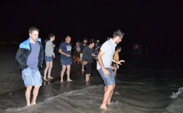 Salto de olas en la noche de San Juan