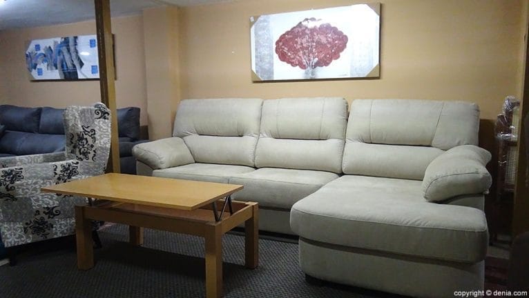 Sofá crema Muebles Mencor