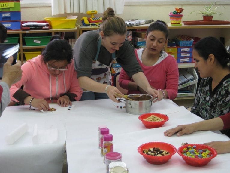 Taller de bombones en el Raquel Payà