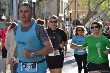 Tano Mahiques con otros atletas