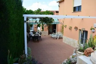 Terraza del chalet en venta Euroholding