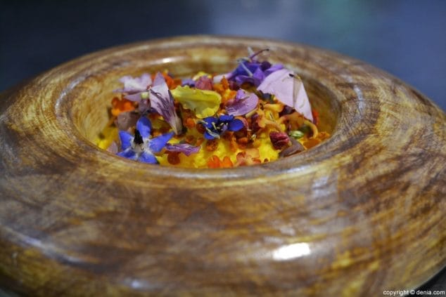El Mercat de Dénia acogió la presentación de la muestra gastronómica teuladina 'Dolia VI' 7 05 presentacion vi dolia en denia flor de primavera