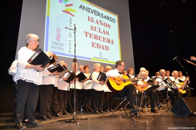 Celebración de los 15 años de las Aulas de la Tercera Edad - Actuación de la Coral del Hogar de Jubilados