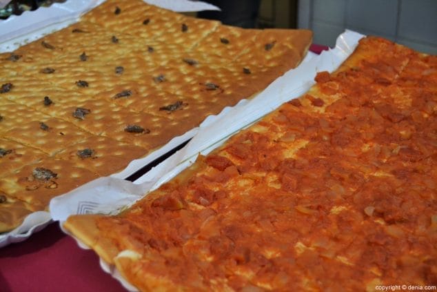 El Mercat de Dénia acogió la presentación de la muestra gastronómica teuladina 'Dolia VI' 9 07 presentacion vi dolia en denia cocas saladas