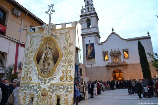 12 procesion de la mare de deu dels desemparats estandarte