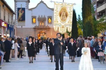 Procesión de la Mare de Déu dels Desemparats – Estandarte