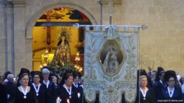 Procesión de la Mare de Déu dels Desemparats – Salida del templo