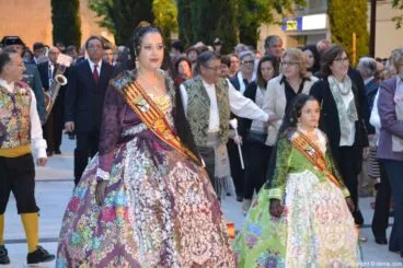 Procesión de la Mare de Déu dels Desemparats – Falleras Mayores de Dénia