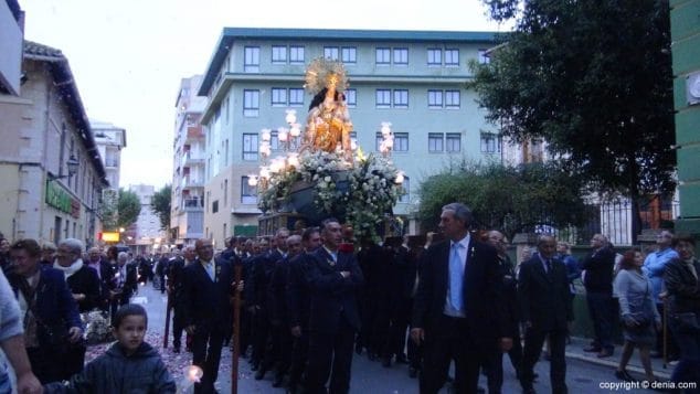 21 procesion de la mare de deu dels desemparats ofrenda colegio maristas