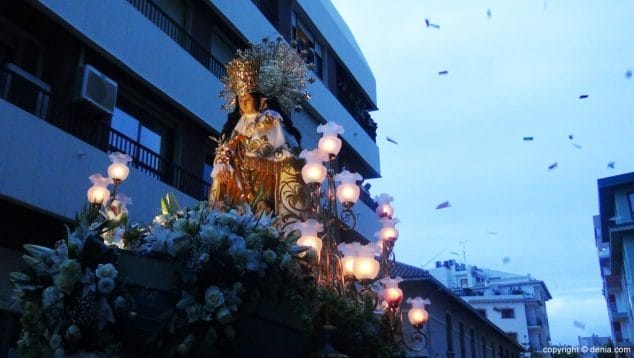 22 procesion de la mare de deu dels desemparats ofrenda colegio maristas