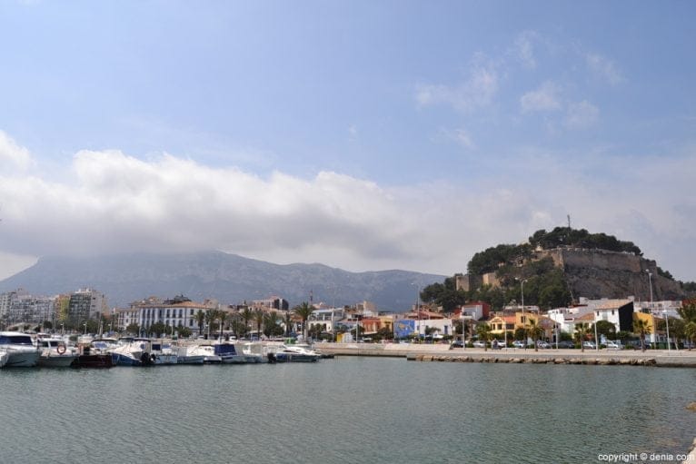 Puerto de Dénia - El Montgó y el castillo