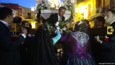 Procesión de la Mare de Déu dels Desemparats – ofrenda Baix la Mar