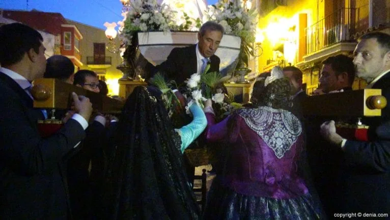 Procesión de la Mare de Déu dels Desemparats - ofrenda Baix la Mar