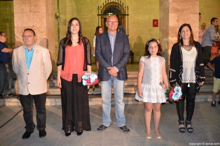 Inés y Mar con las autoridades