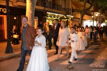 Procesión de la Mare de Déu dels Desemparats – niños de Comunión