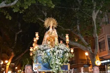 Procesión de la Mare de Déu dels Desemparats – la imagen en la calle Marqués de Campo