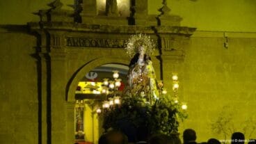 Procesión de la Mare de Déu dels Desemparats – Entrada en la iglesia