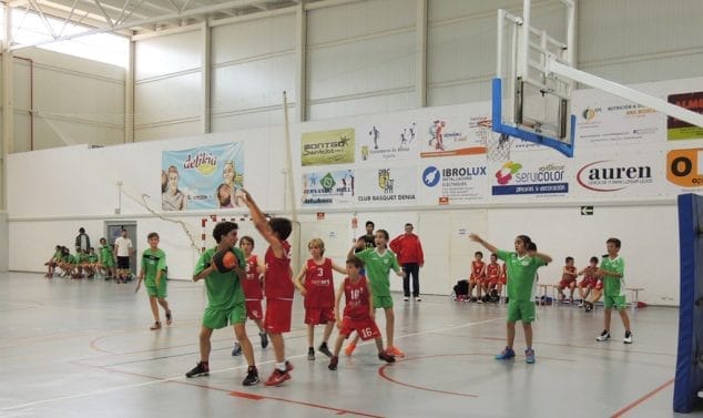 Los mejores equipos alevines y benjamines de la liga local de básket recibieron sus trofeos 9 alfa vs paidos azul alev