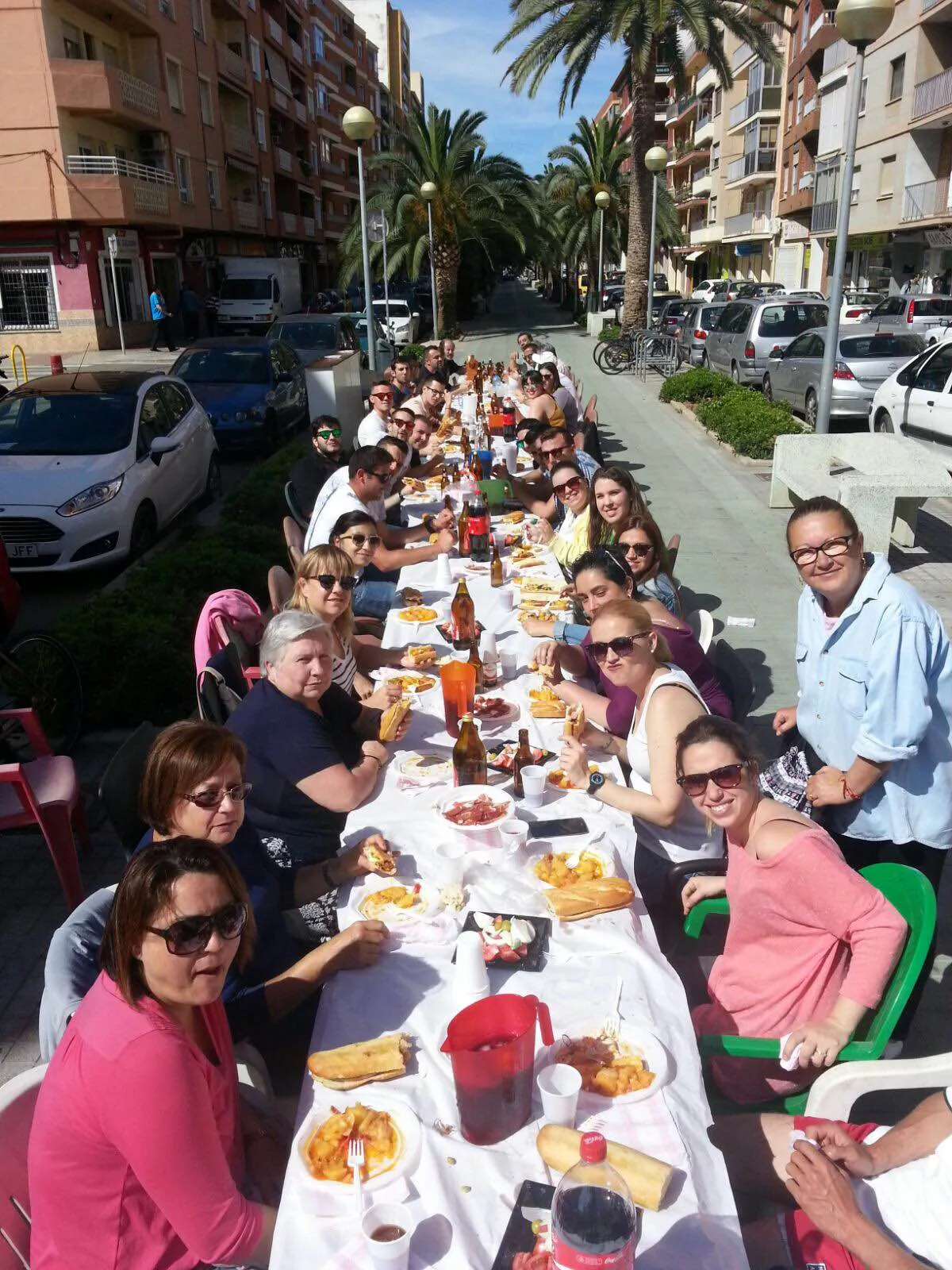 La falla Diana arranca motores con un almuerzo en el paseo 2 Almuerzo en la falla Diana
