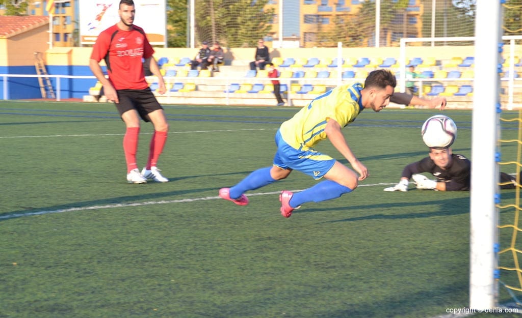 Borja marcando su gol ante la UD Portuarios