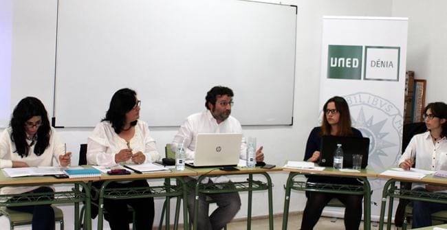 Debate sobre desahucios en la UNED de Dénia