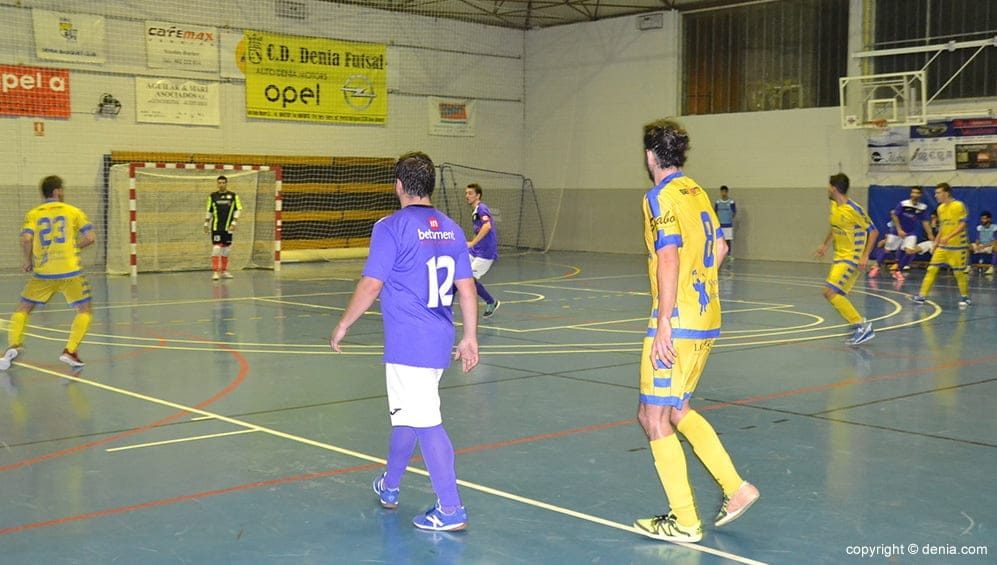 El Dénia Futsal quiere despedir la temporada en casa ganando al Bargas FS 1 El Dénia Fútsal presionando arriba