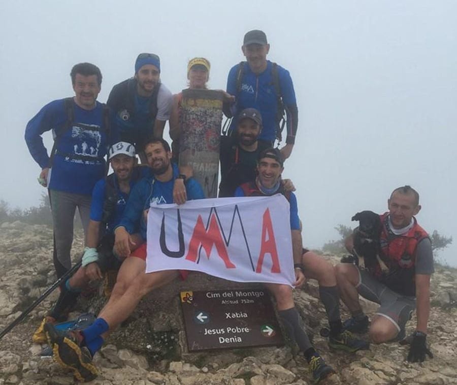 Miembros del Club de Muntanya UMMA unieron corriendo las montañas de la Marina Alta 3 En la cima del Montgó