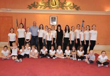 gimnastas del cgr denia en el ayuntamiento