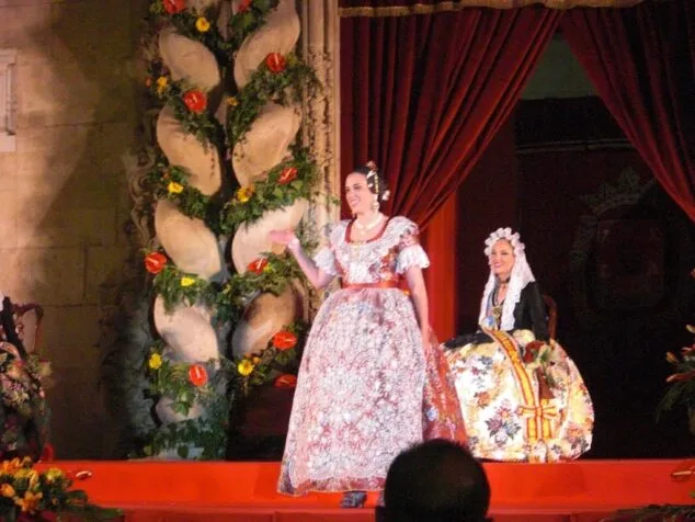 ines alacreu en la presentacion de la bellea del foc de alicante