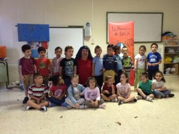 la peluca de luca en un colegio de denia
