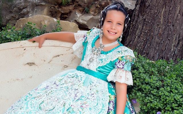 Ocho niñas y cinco jóvenes aspiran a ser las falleras mayores de Dénia 2017 8 Mar Cabrera