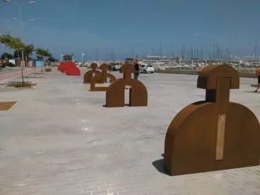 meninas en el puerto de denia