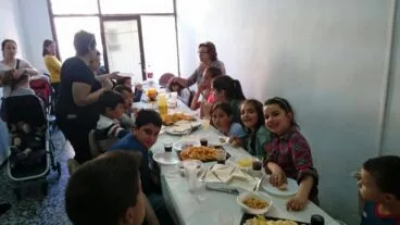 Merienda infantil en la falla Diana